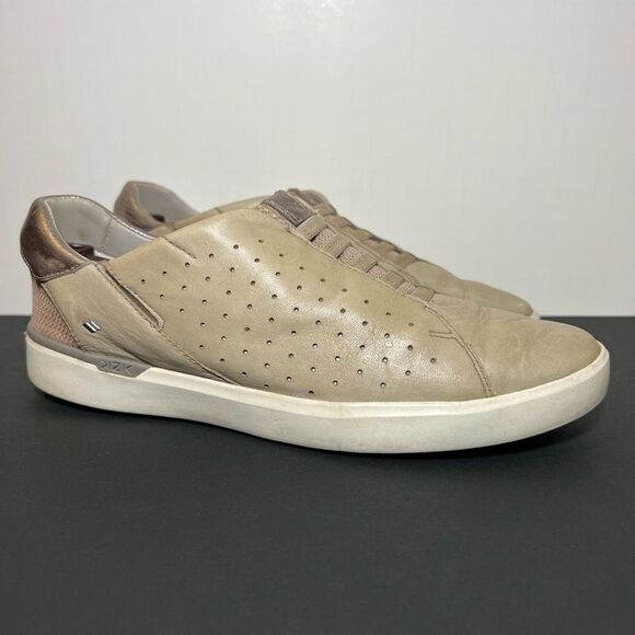 Womens KIZIK Miami Tan + Metallic Slip On Casual Sneakers / Size 8 Medium - Picture 1 of 9